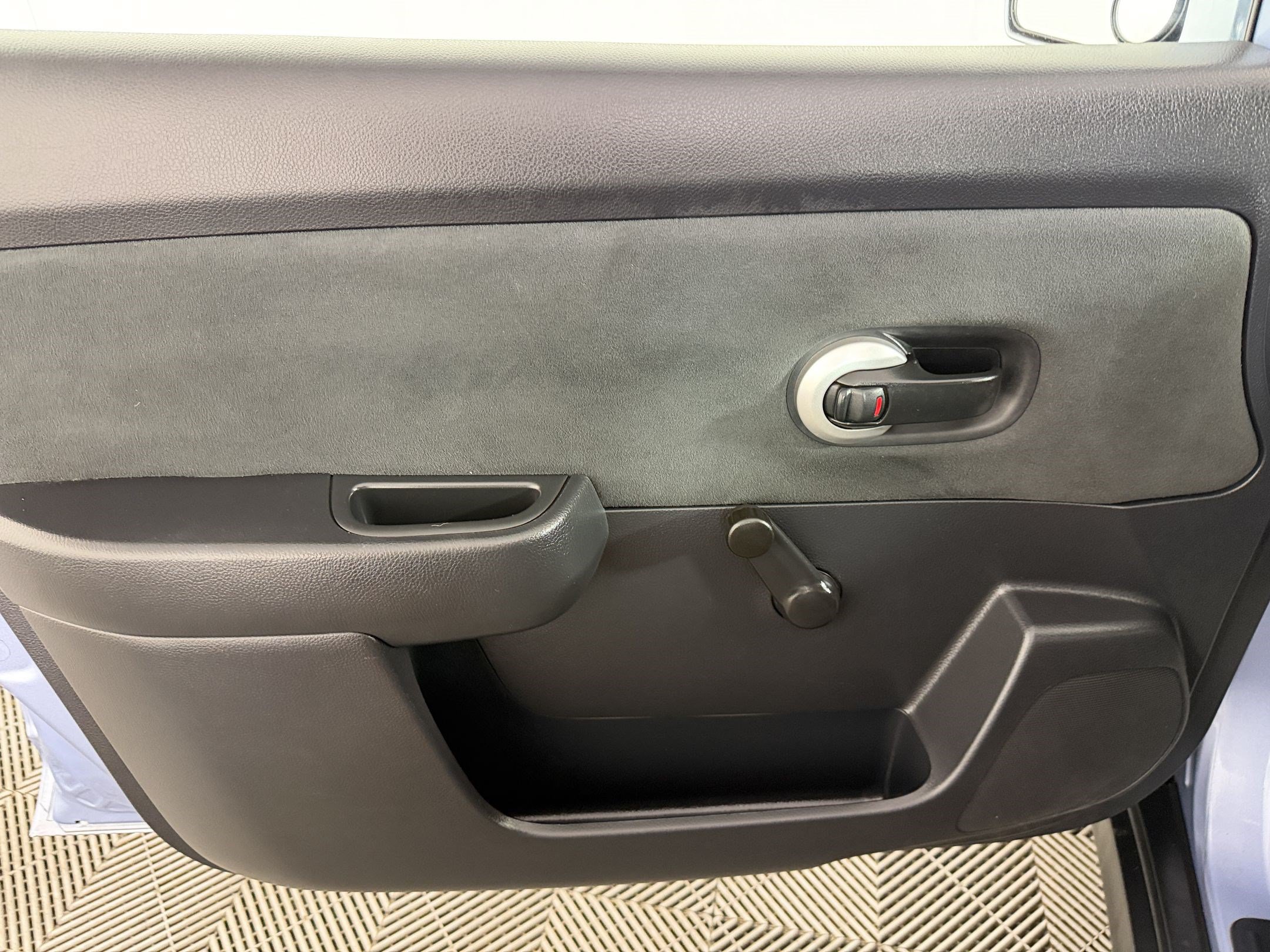 Used 2009 Nissan Versa 1.8 S w/ ABS Pkg FWD image 14
