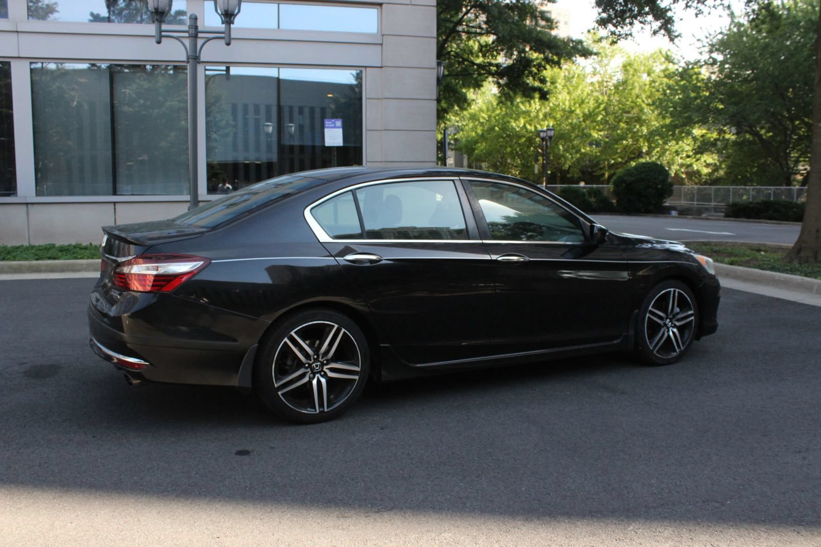 Used 2017 Honda Accord Sport Special Edition image 7