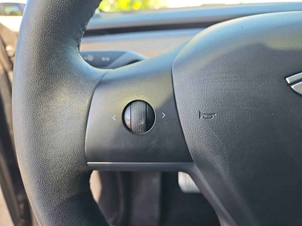 Used 2021 Tesla Model Y Long Range image 18