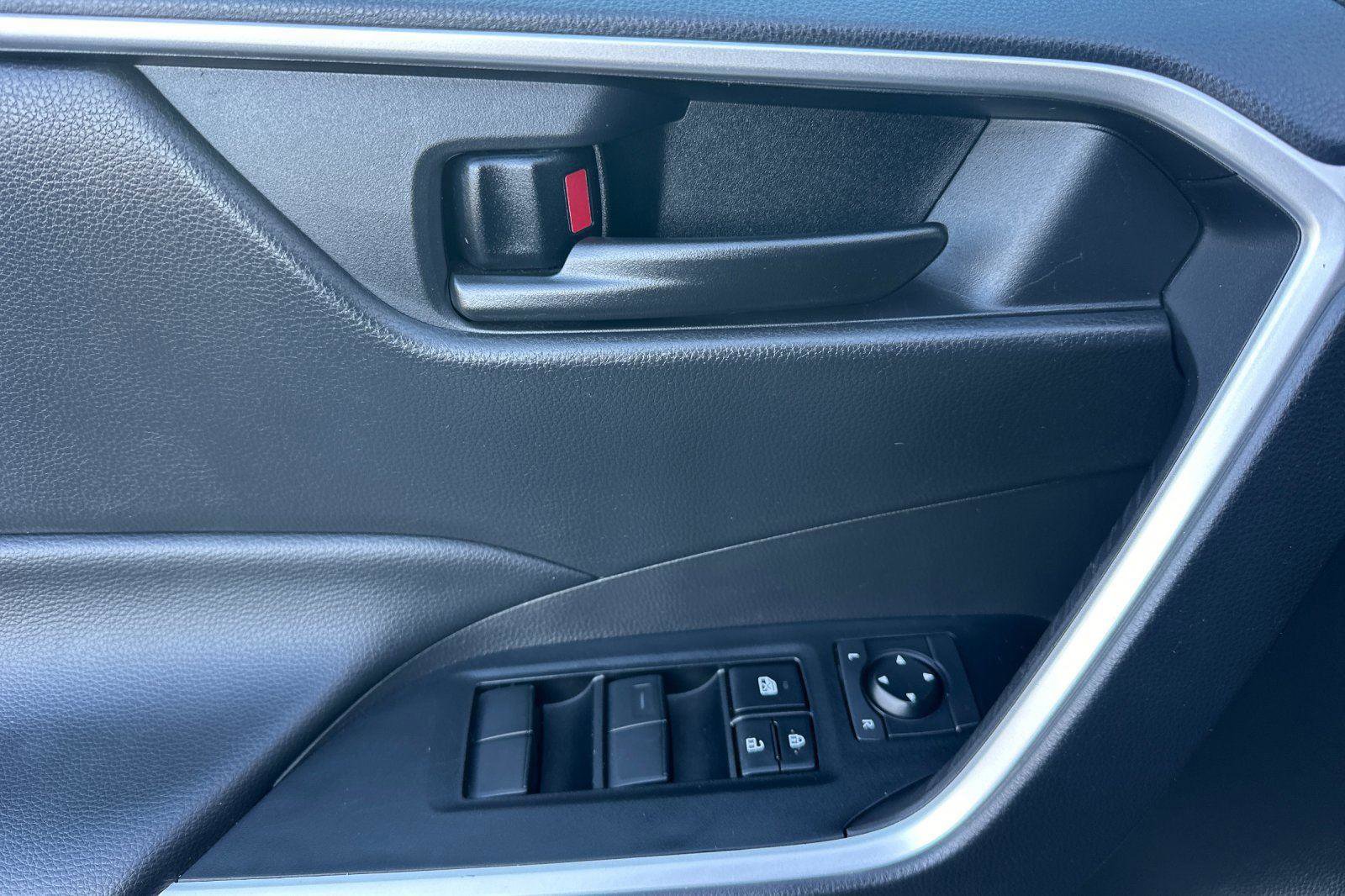 Used 2024 Toyota RAV4 LE image 10