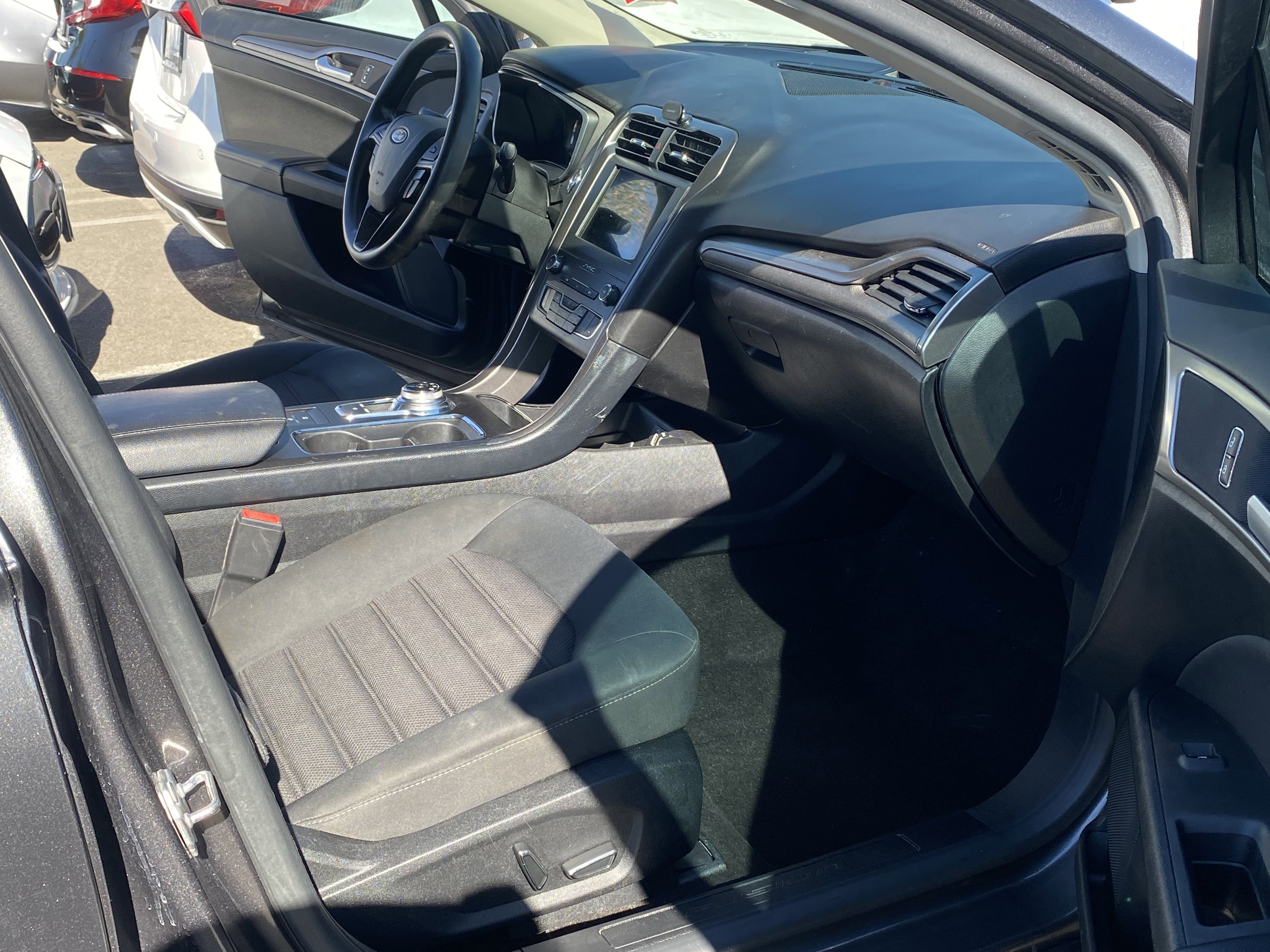 Used 2019 Ford Fusion SE image 25