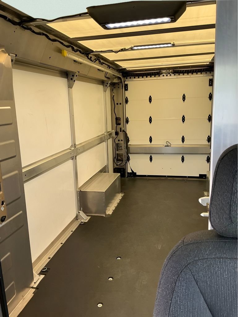 Used 2024 Chevrolet Brightdrop 600 w/ Commercial Equipment Package AWD/4WD image 17