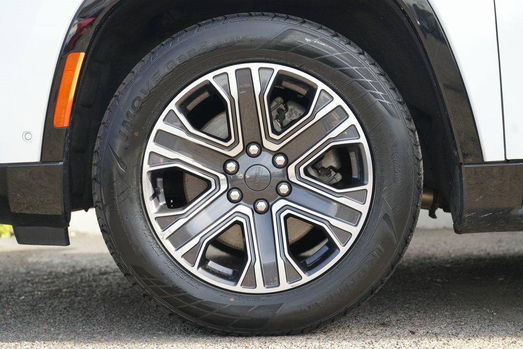 Used 2023 Jeep Wagoneer L Series II image 13