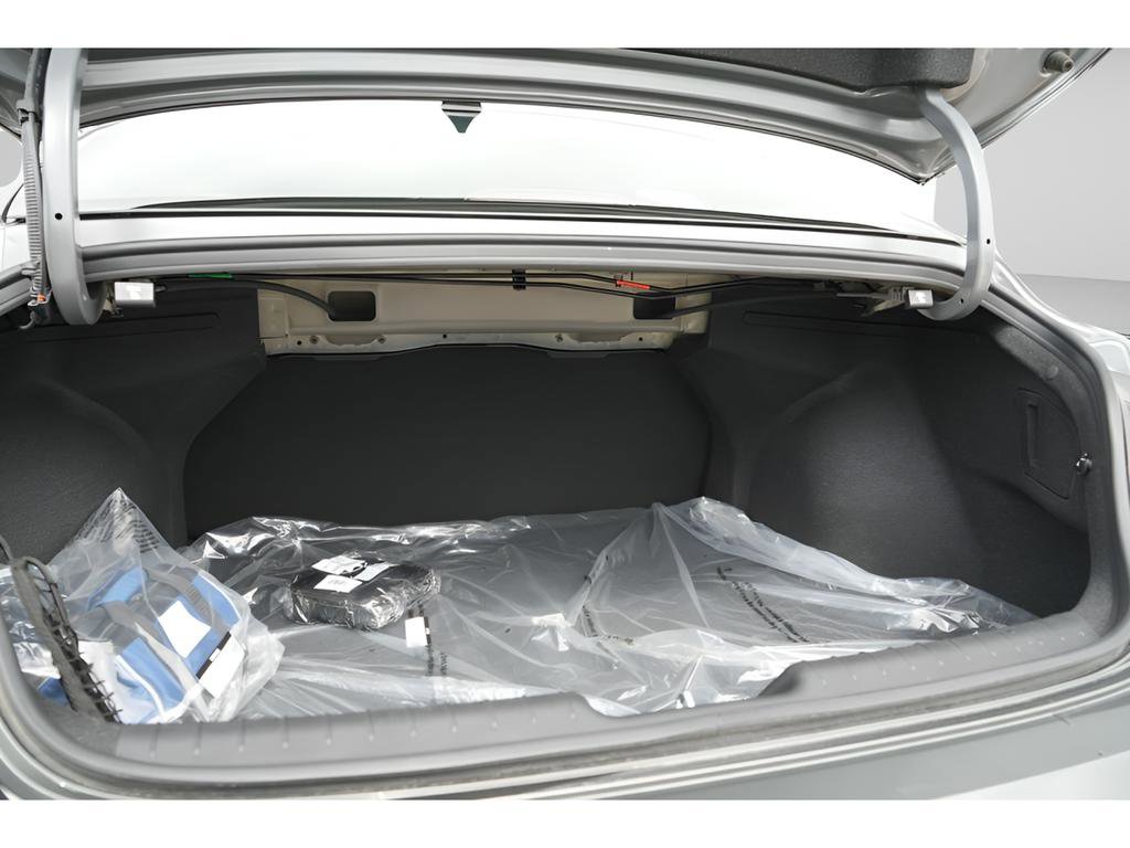 Certified 2025 Hyundai Elantra SEL FWD image 12