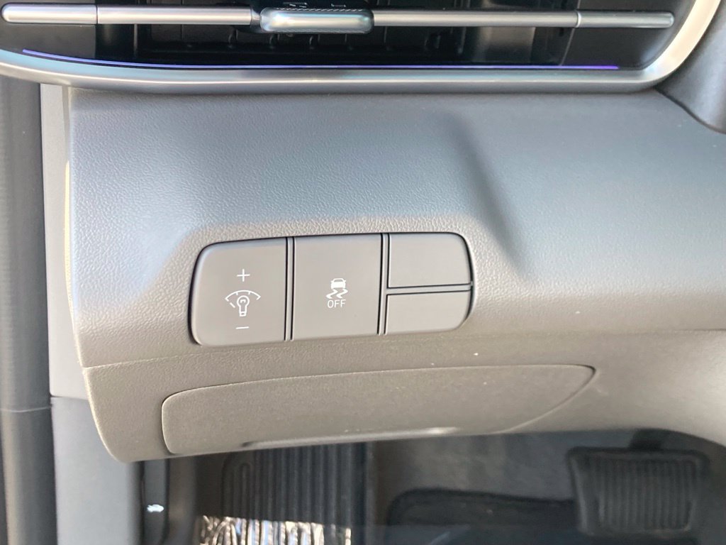 Used 2024 Hyundai Elantra SEL FWD image 13