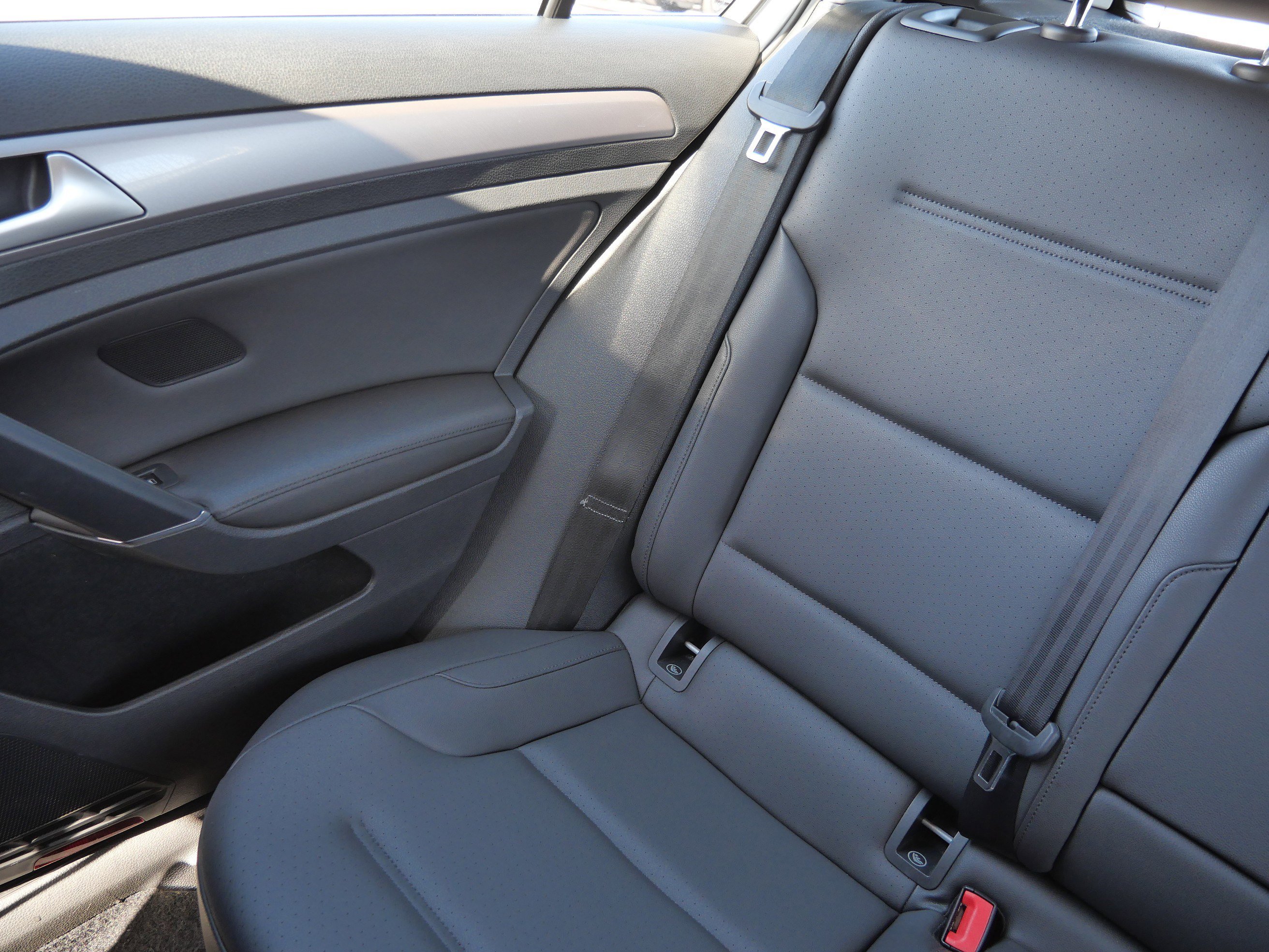 Used 2015 Volkswagen e-Golf SEL Premium image 12