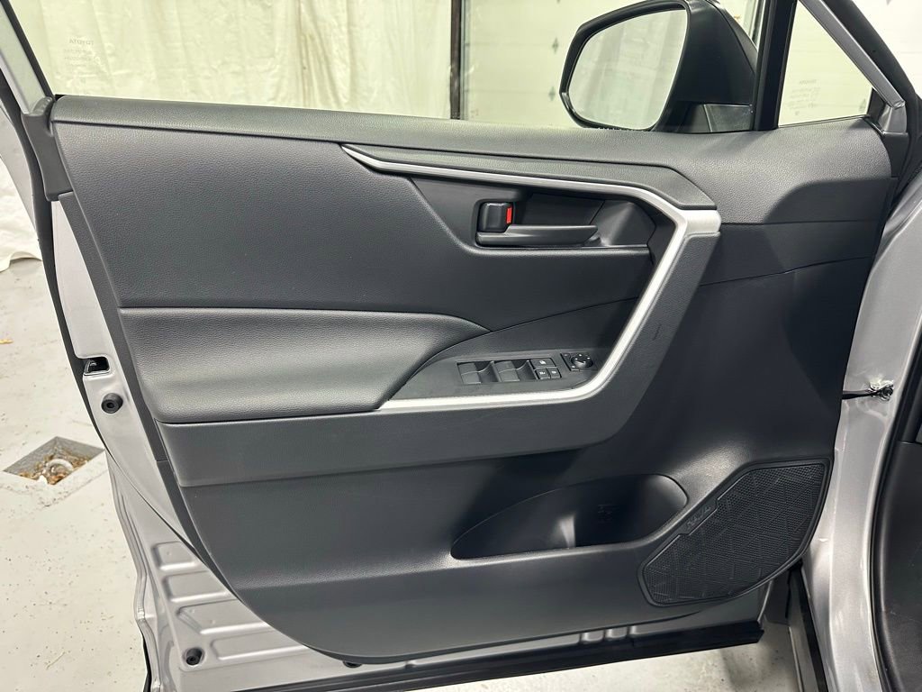 Used 2025 Toyota RAV4 LE image 8