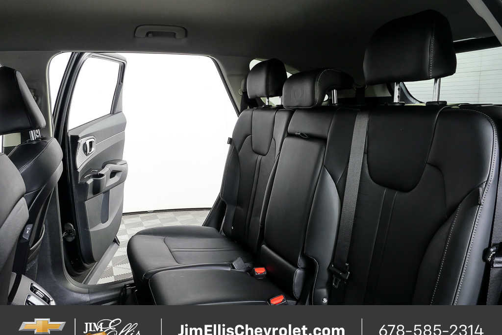 Used 2025 Kia Sorento S image 19