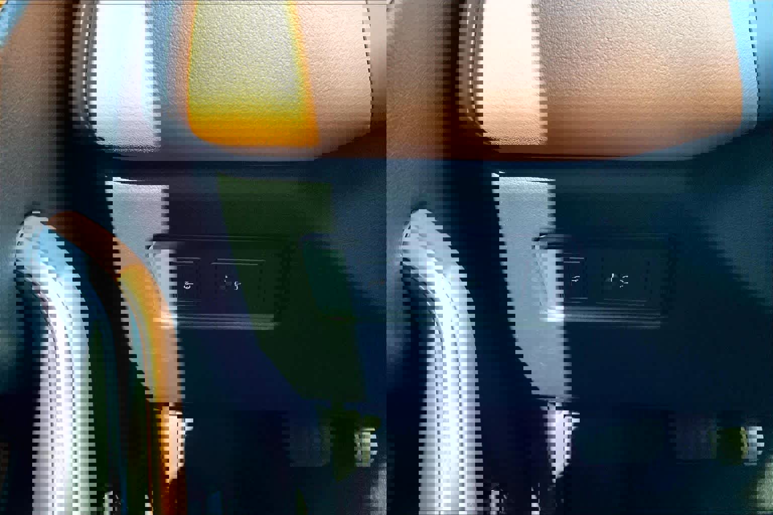 Used 2024 Jaguar F-PACE R-Dynamic S image 32