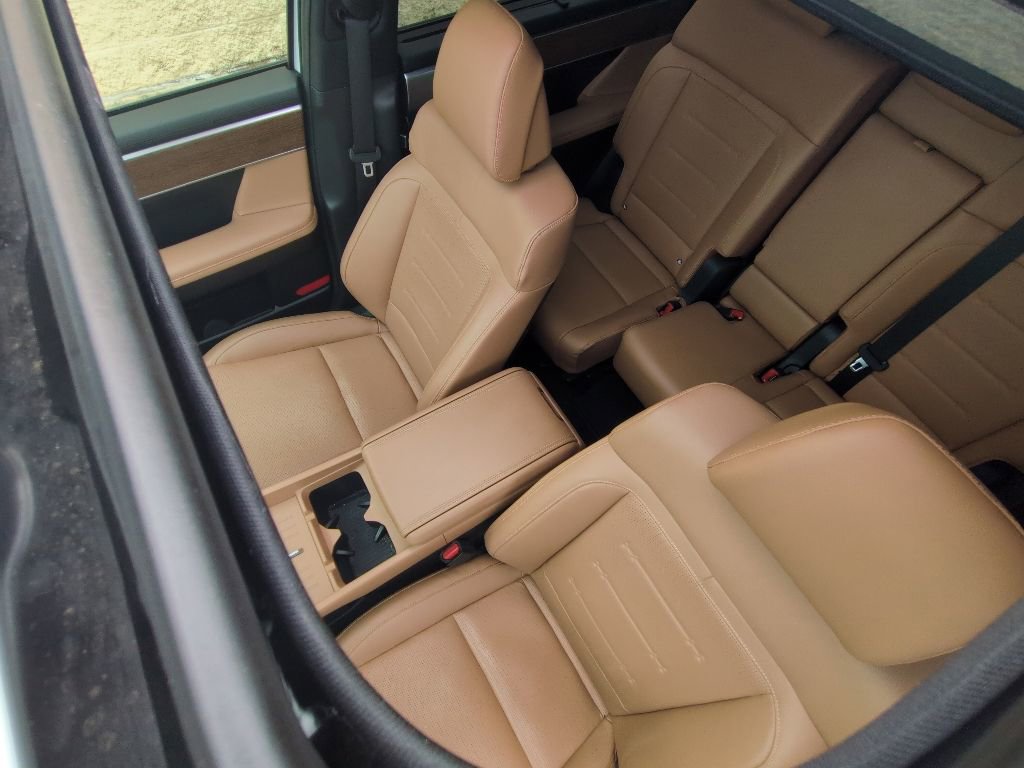 Used 2025 Hyundai Santa Fe Limited FWD image 9