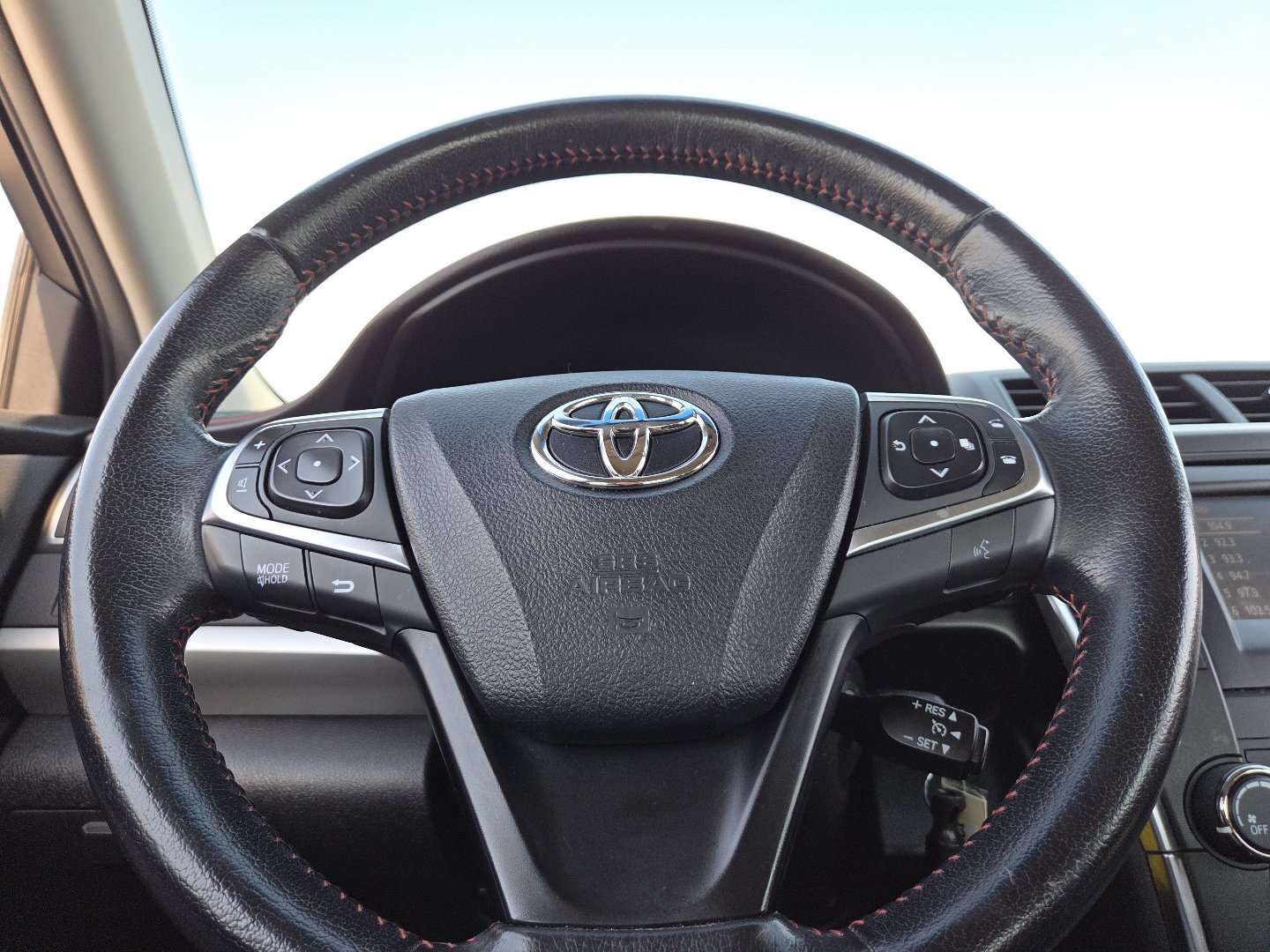 Used 2016 Toyota Camry SE FWD image 23