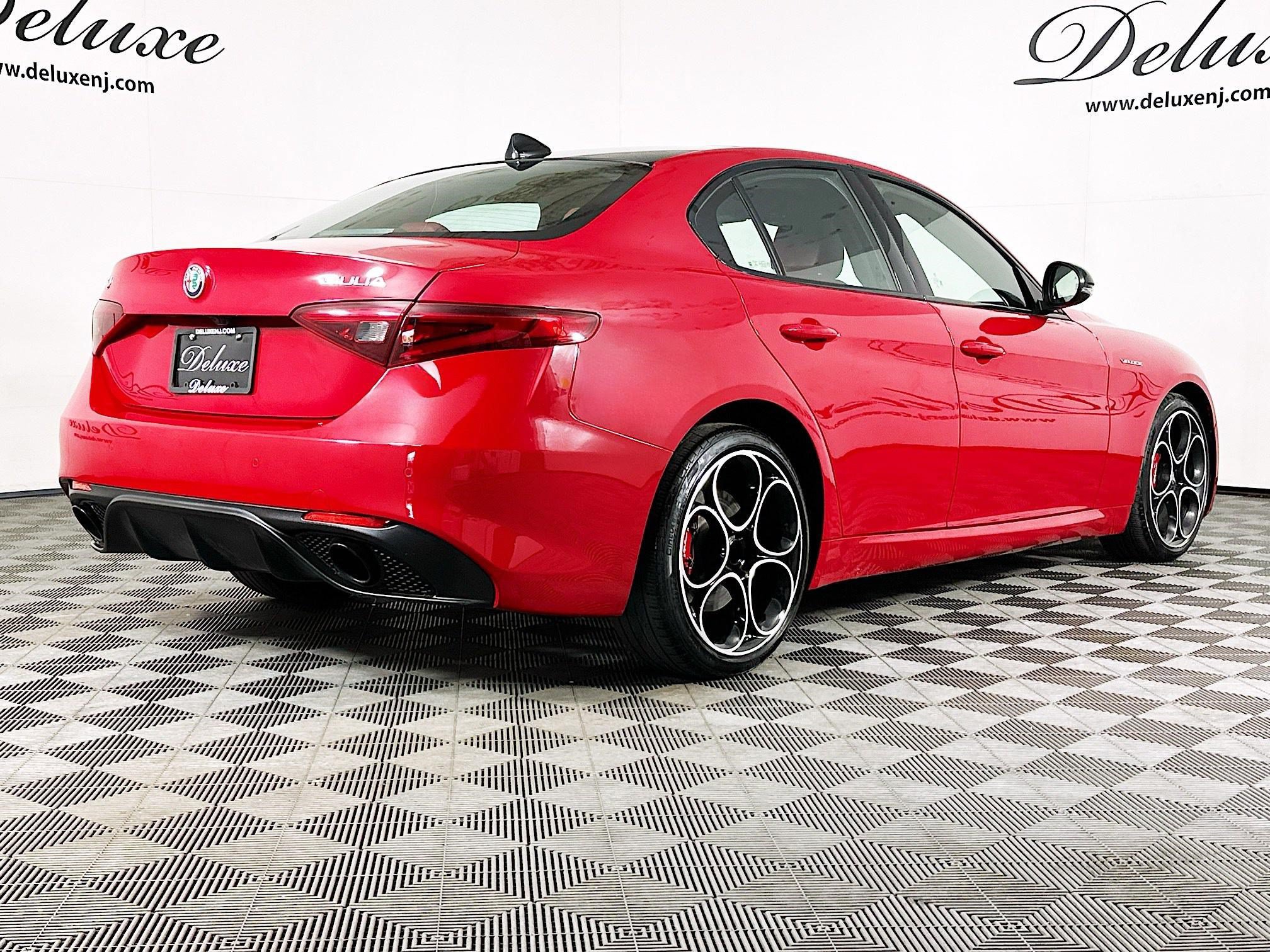 Used 2023 Alfa Romeo Giulia Veloce AWD/4WD image 6