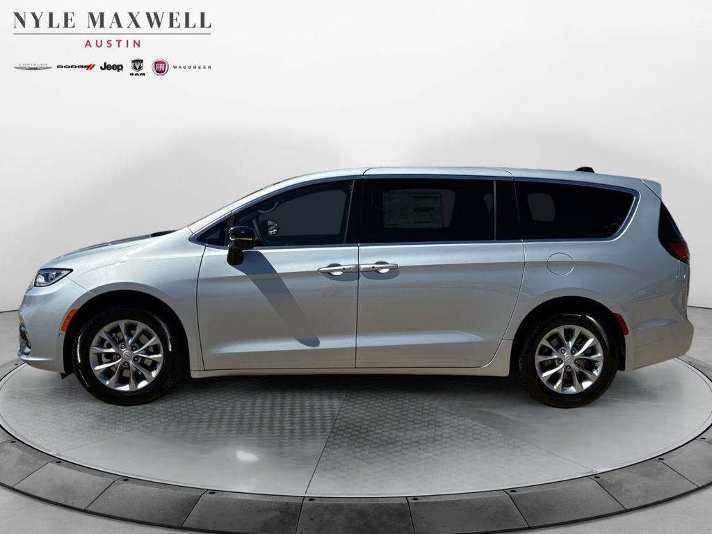 New 2026 Chrysler Pacifica Limited FWD image 13