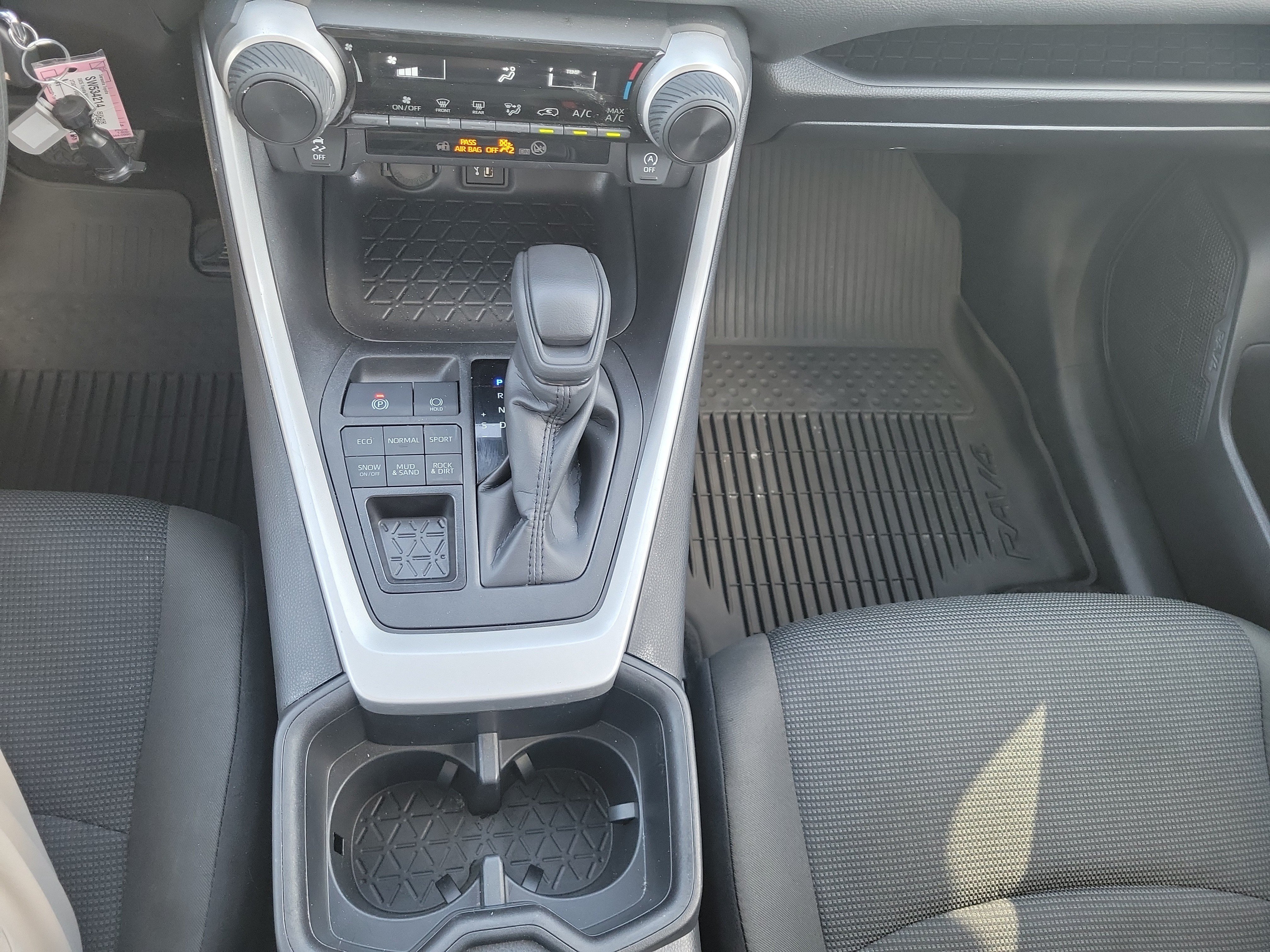 Used 2025 Toyota RAV4 LE AWD/4WD image 28