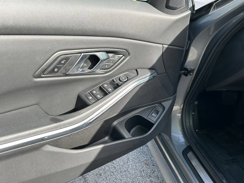 Used 2025 BMW 330i Sedan RWD image 16