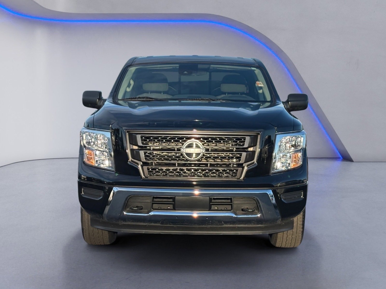 Used 2024 Nissan Titan SV image 11