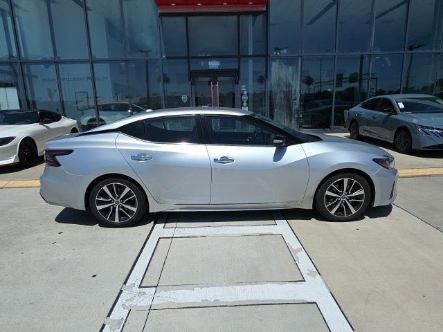 Used 2023 Nissan Maxima SV w/ Floor Mat Group FWD image 3