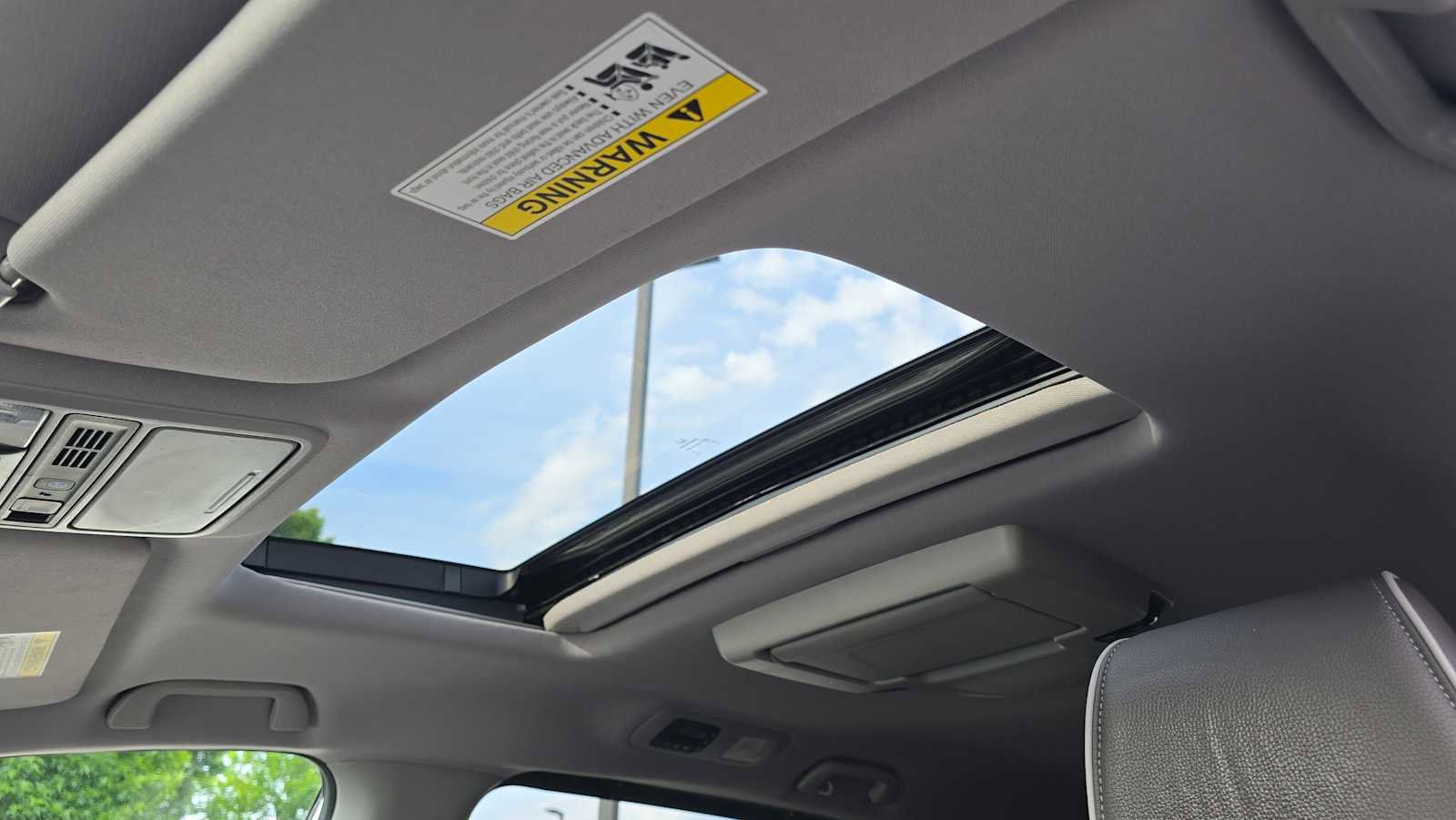 Used 2023 Honda Odyssey Elite image 24