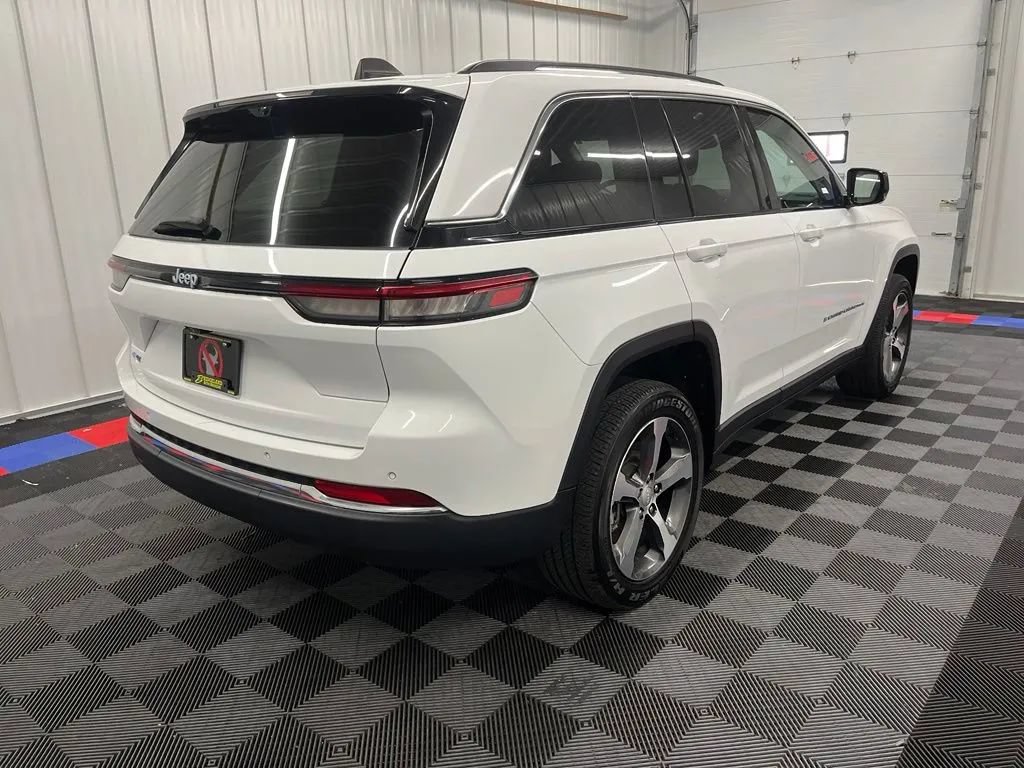 Used 2022 Jeep Grand Cherokee Limited 4xe w/ Luxury Tech Group II AWD/4WD image 2