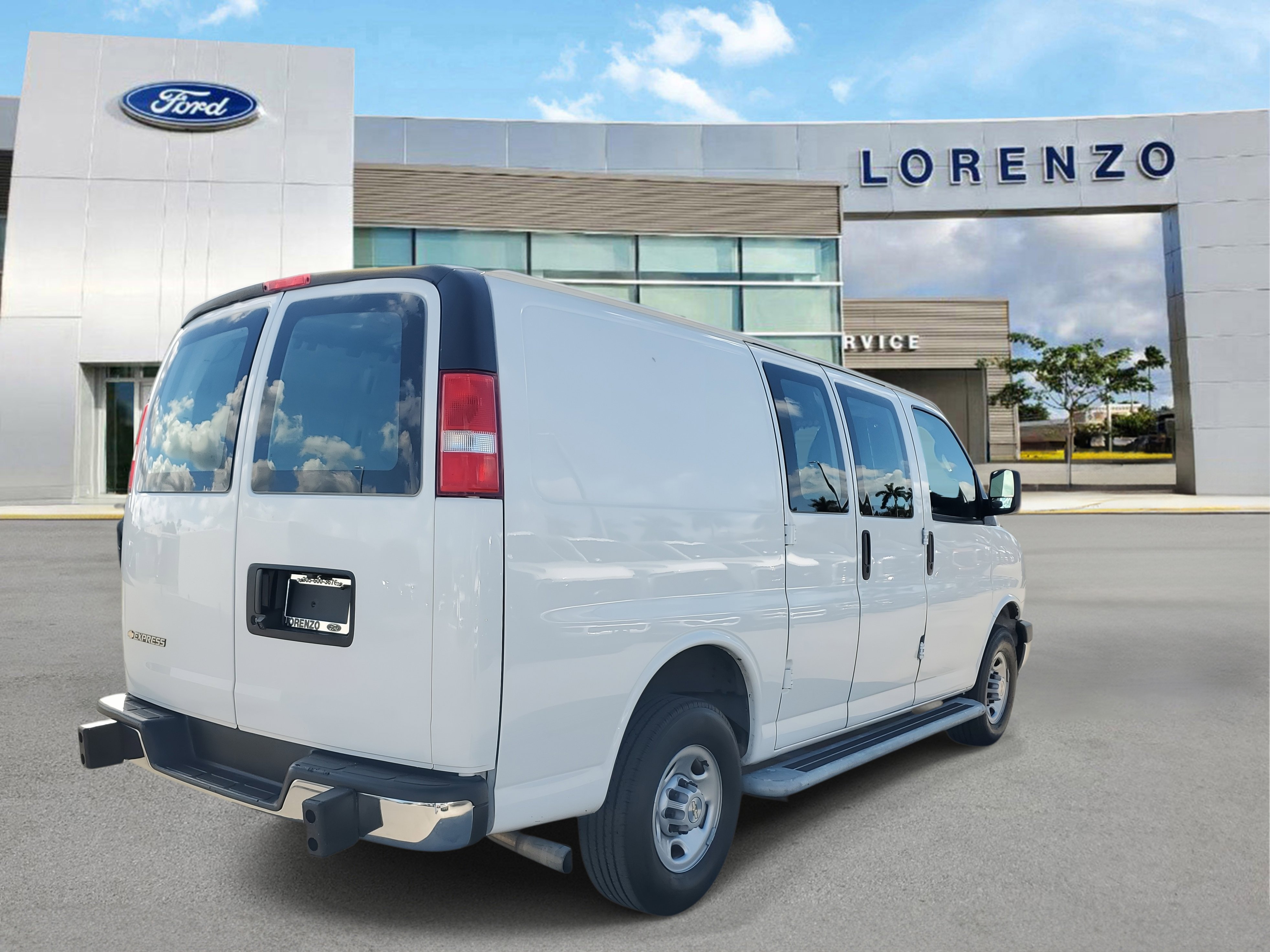 Used 2024 Chevrolet Express 2500 w/ Driver Convenience Package image 5