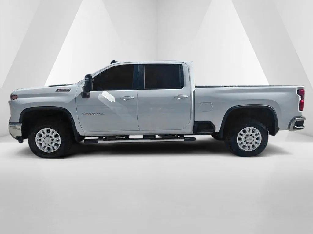 Used 2025 Chevrolet Silverado 2500 LT AWD/4WD image 4