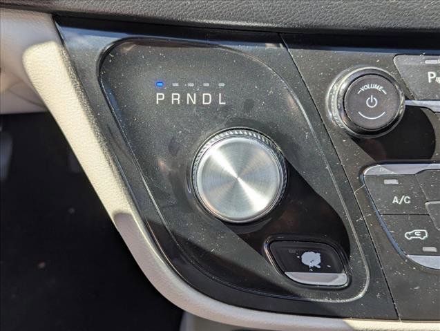 Used 2018 Chrysler Pacifica Touring-L image 12