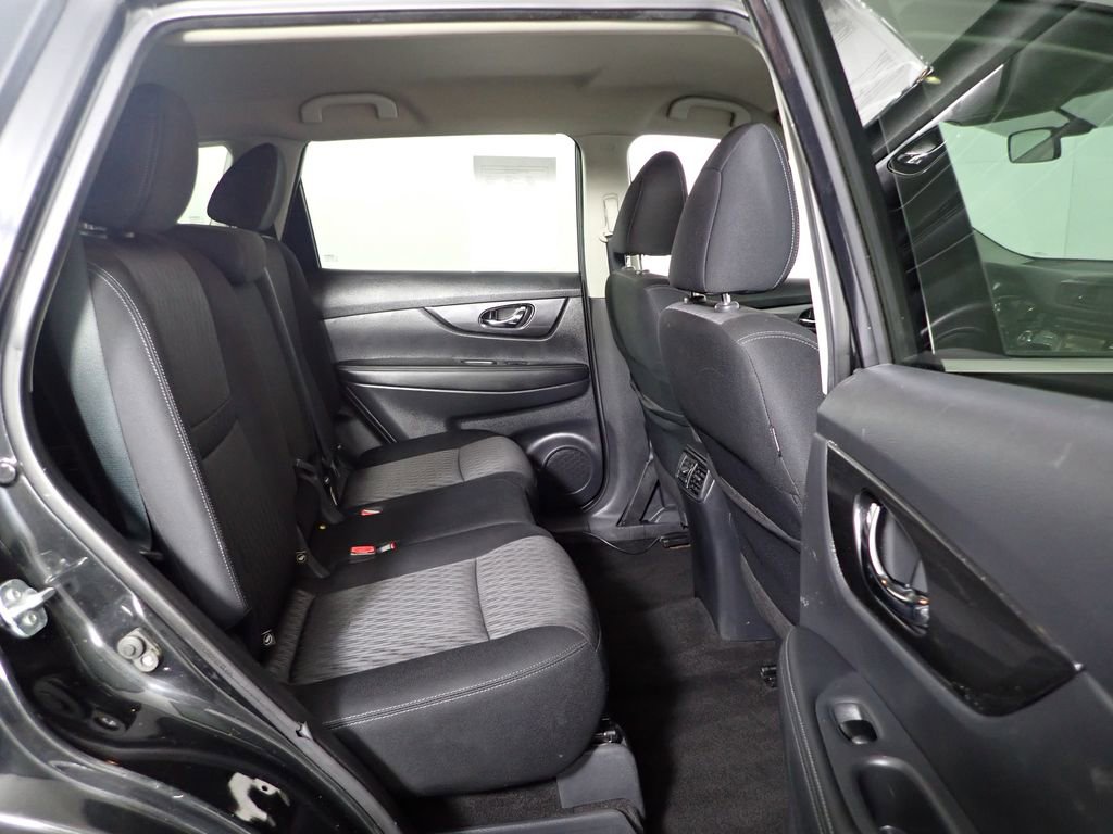 Used 2017 Nissan Rogue SV image 32