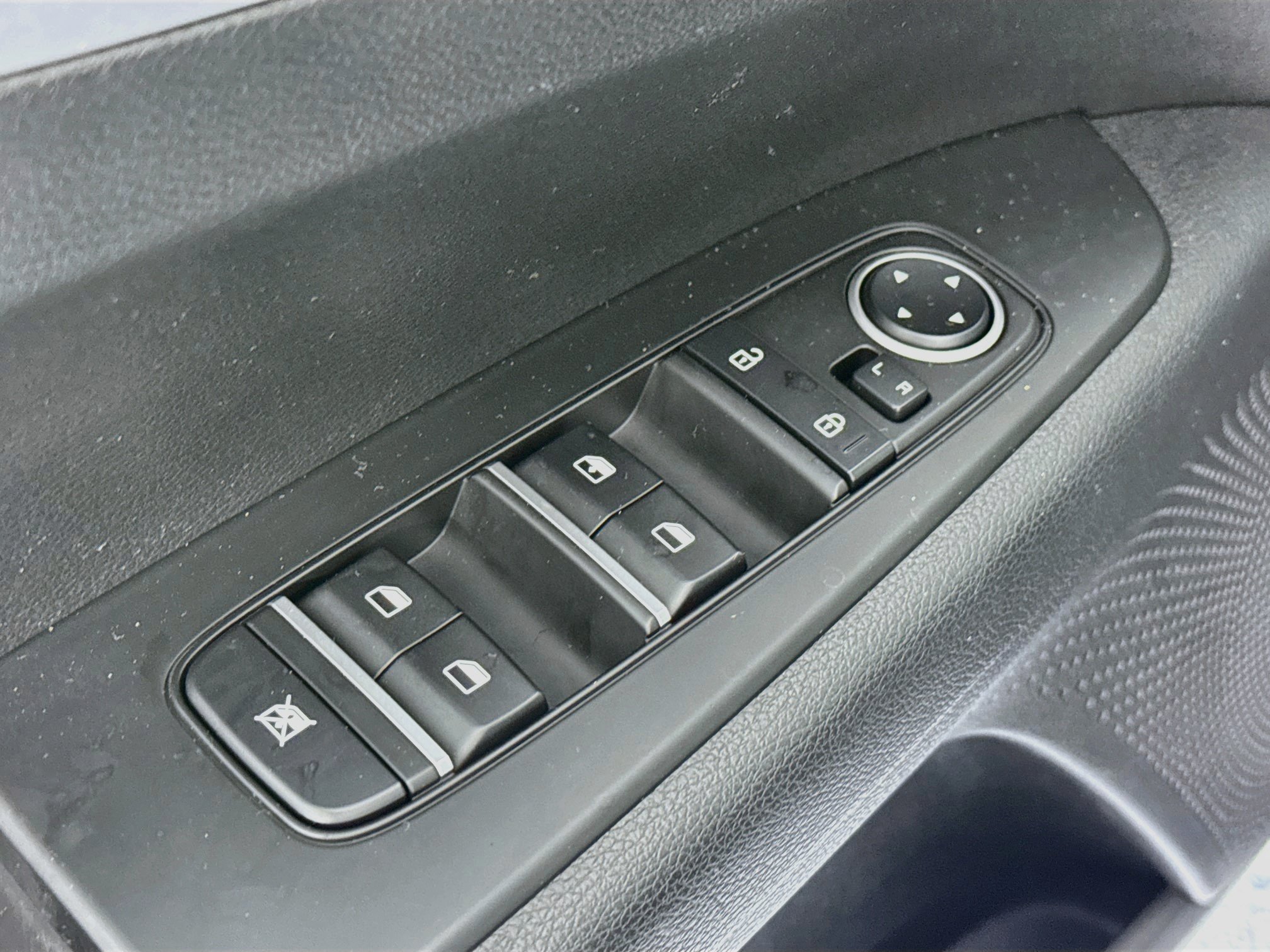 Used 2023 Kia Forte LXS w/ LXS Technology Package FWD image 17