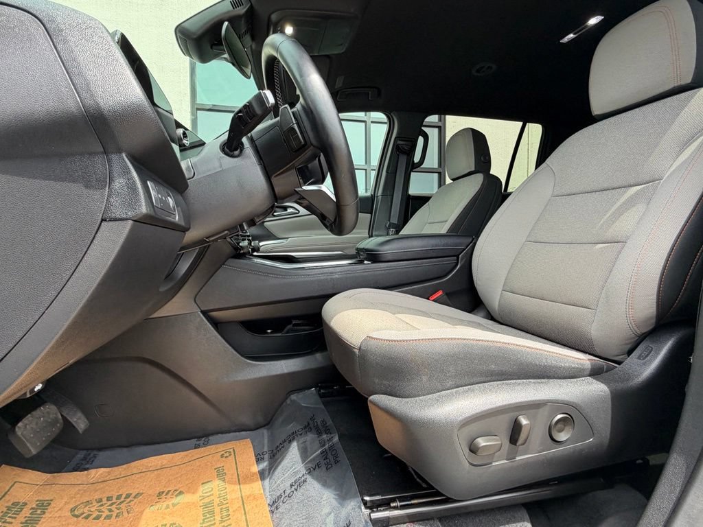 Used 2025 Chevrolet Traverse LT AWD/4WD image 10
