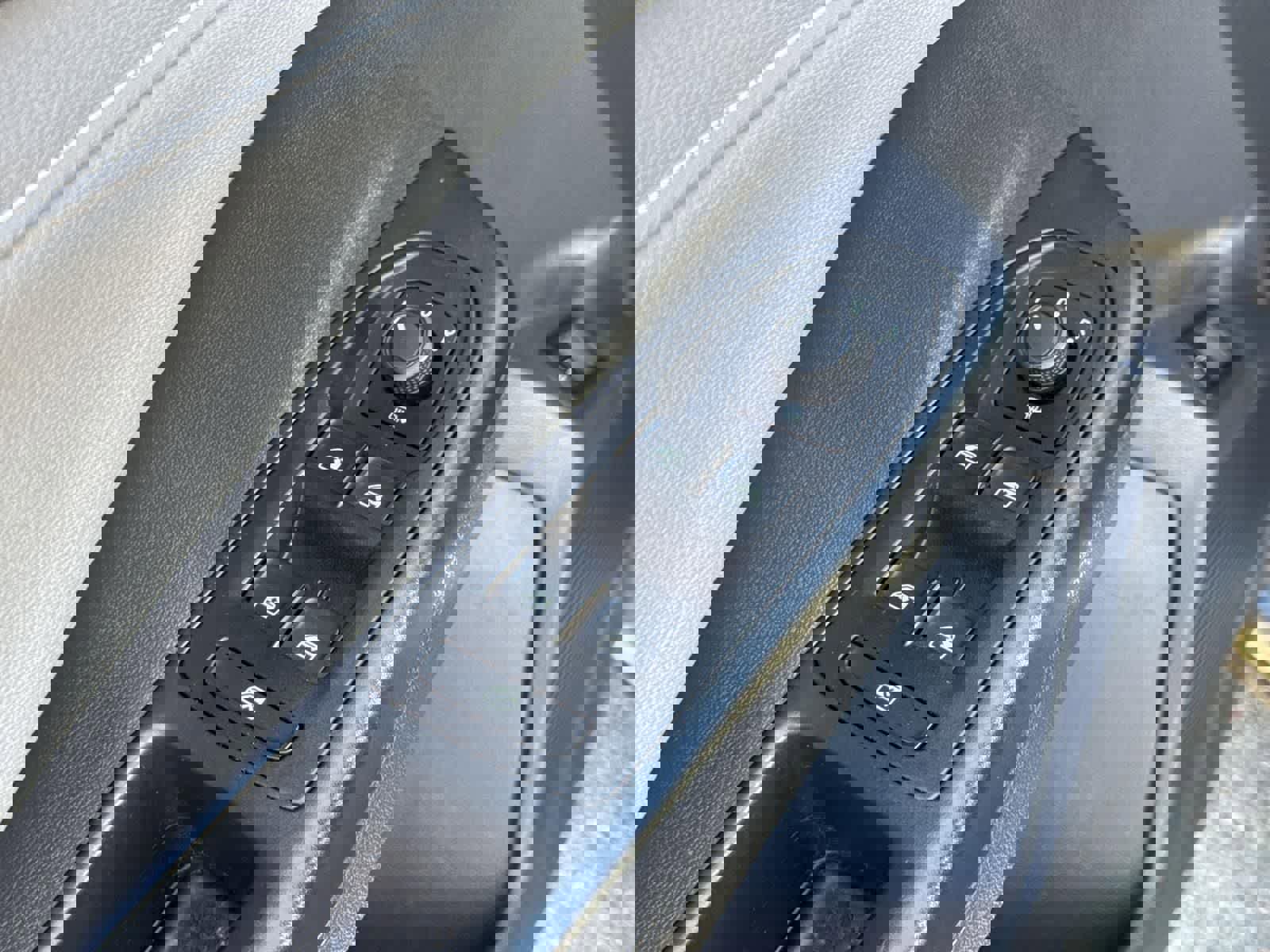 Used 2024 Volkswagen Taos SE image 16