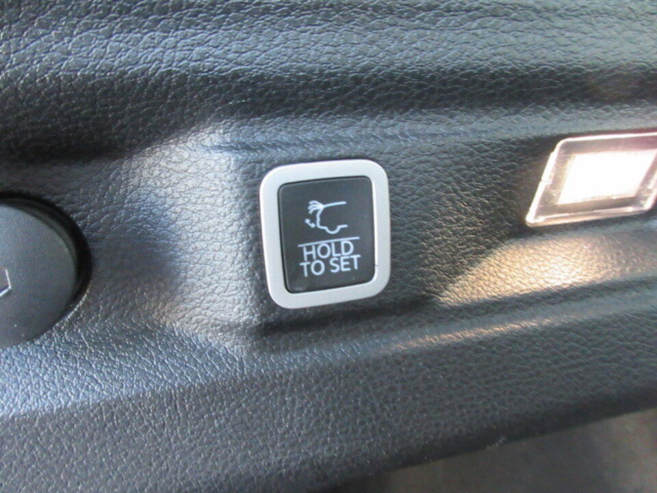 Used 2023 Jeep Grand Cherokee L Limited w/ Trailer Tow Group (B) image 37