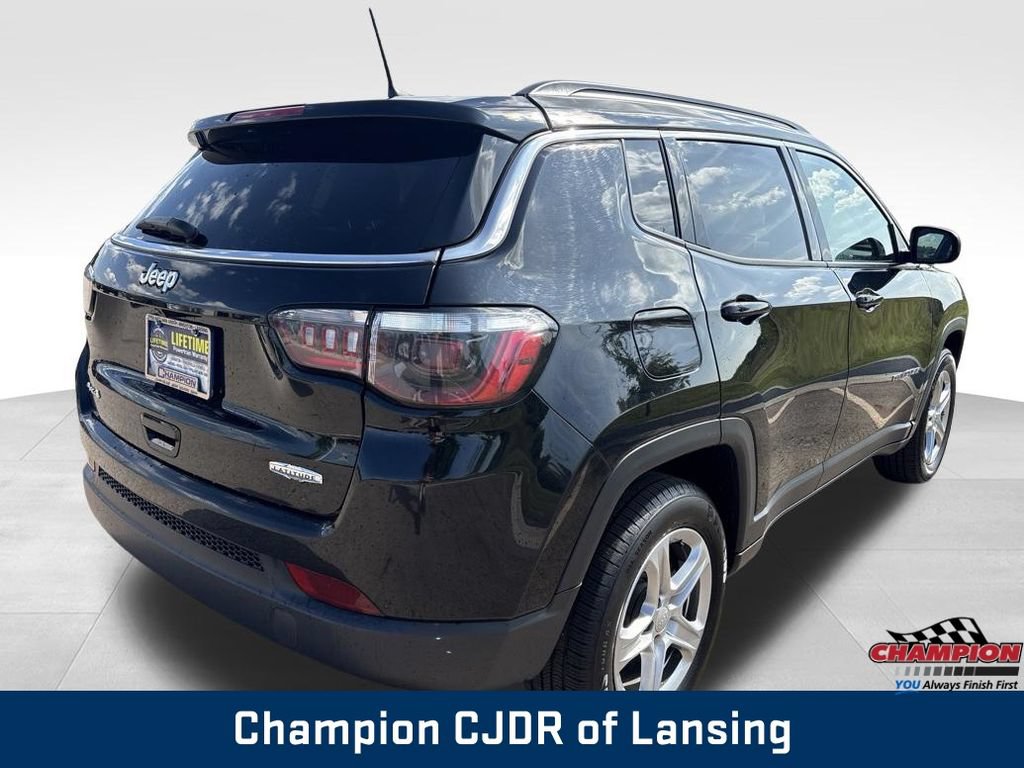 Used 2024 Jeep Compass Latitude AWD/4WD image 8