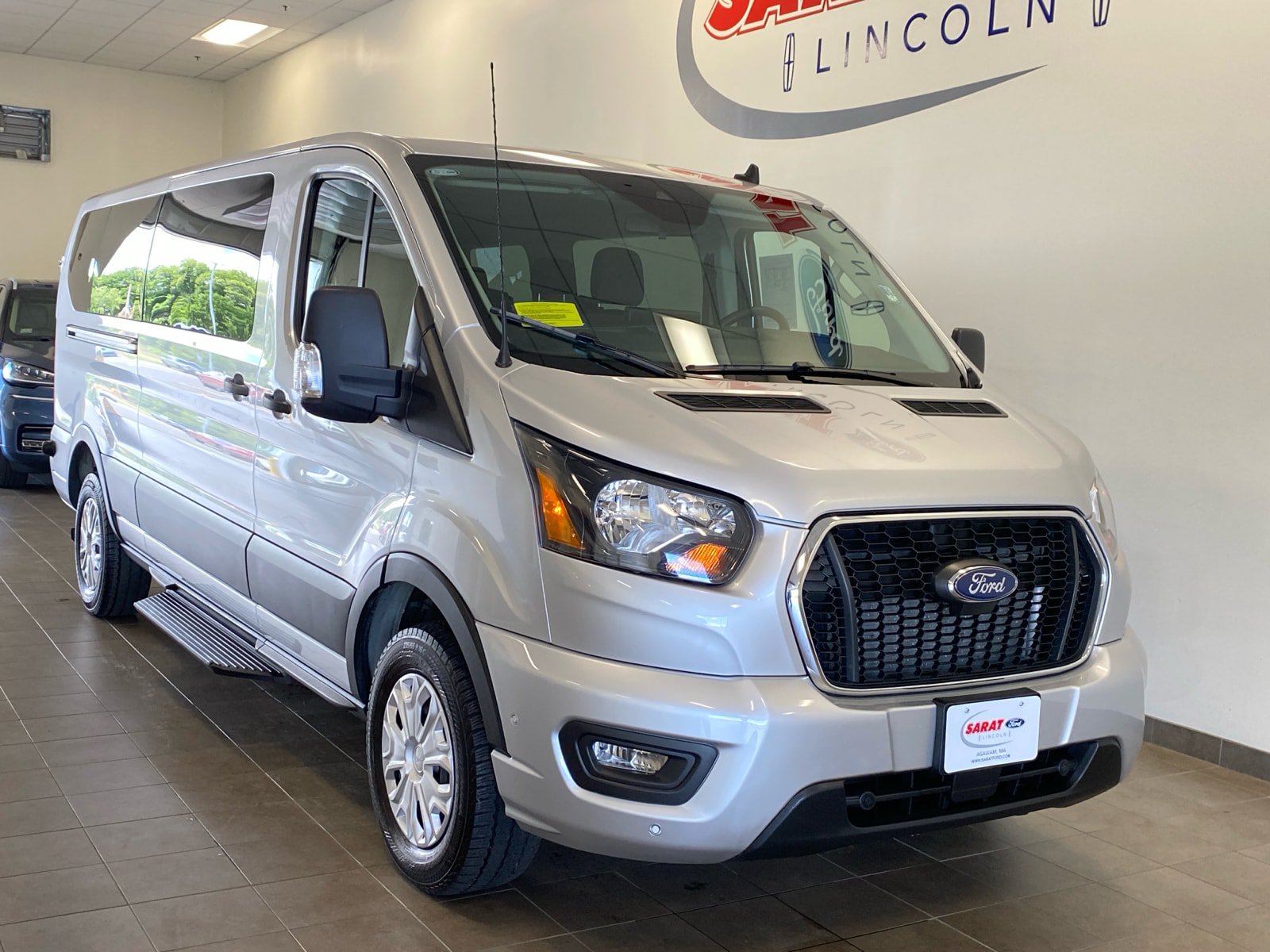 Used 2023 Ford Transit 350 XLT RWD image 2