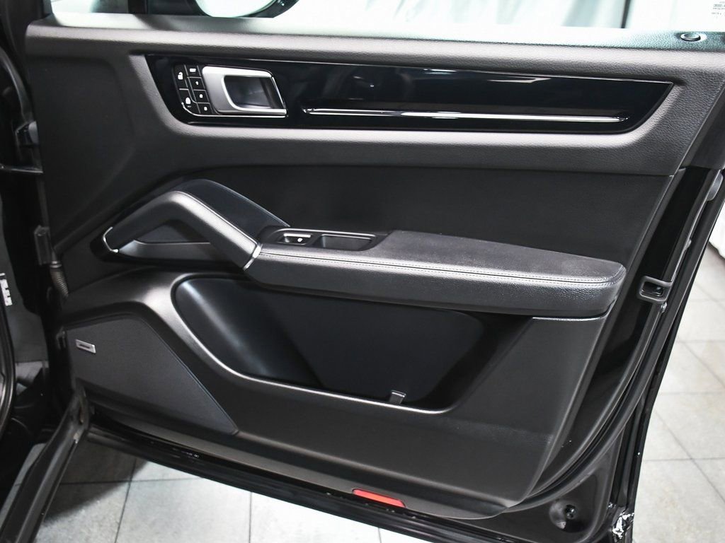Used 2022 Porsche Cayenne Platinum Edition AWD/4WD image 16