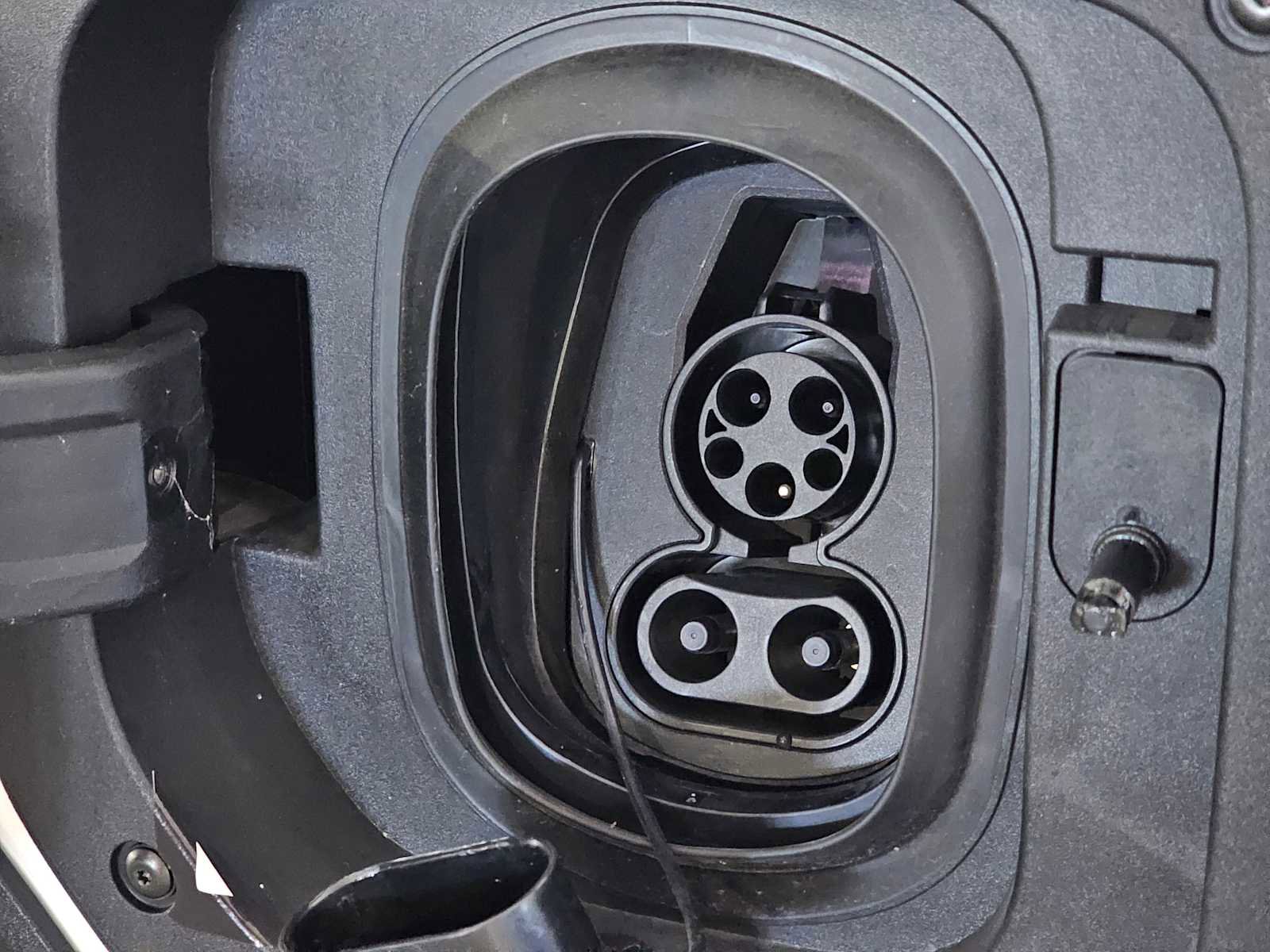 Used 2024 Chevrolet Brightdrop 400 w/ Commercial Equipment Package image 16