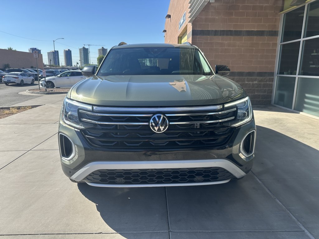 Used 2024 Volkswagen Atlas Peak Edition SE AWD/4WD image 8