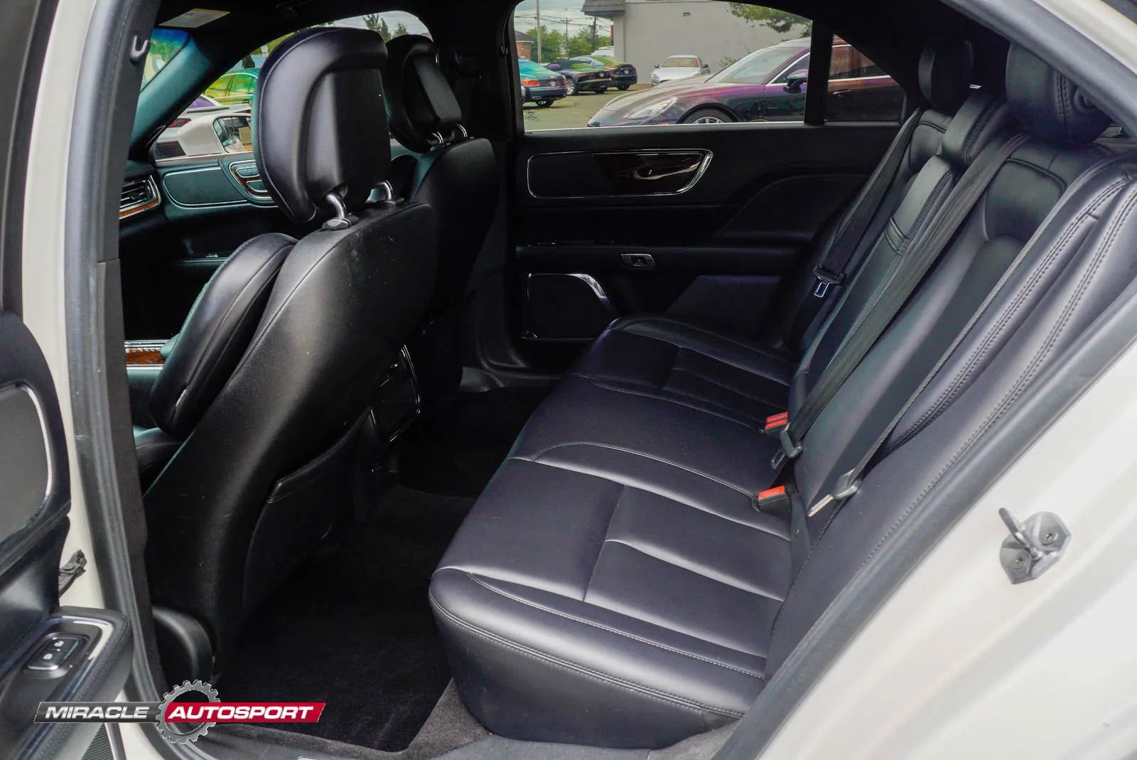 Used 2018 Lincoln Continental Premiere FWD image 23