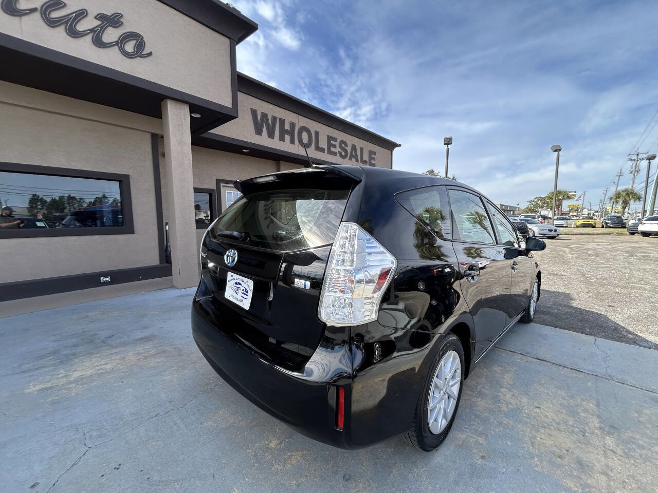 Used 2014 Toyota Prius V Two FWD image 5