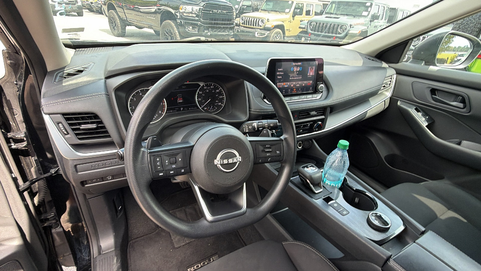 Used 2024 Nissan Rogue S AWD/4WD image 25