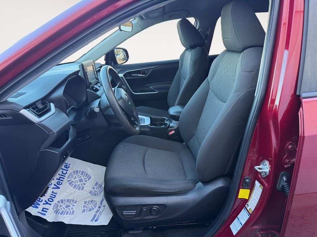 Used 2021 Toyota RAV4 XLE image 9
