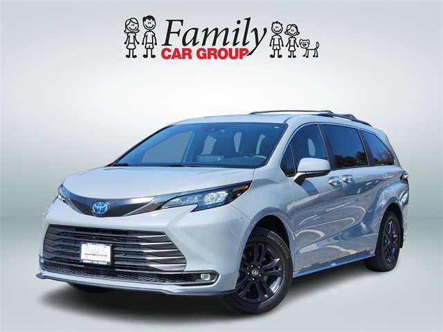 Used 2024 Toyota Sienna XLE Woodland Edition image 1