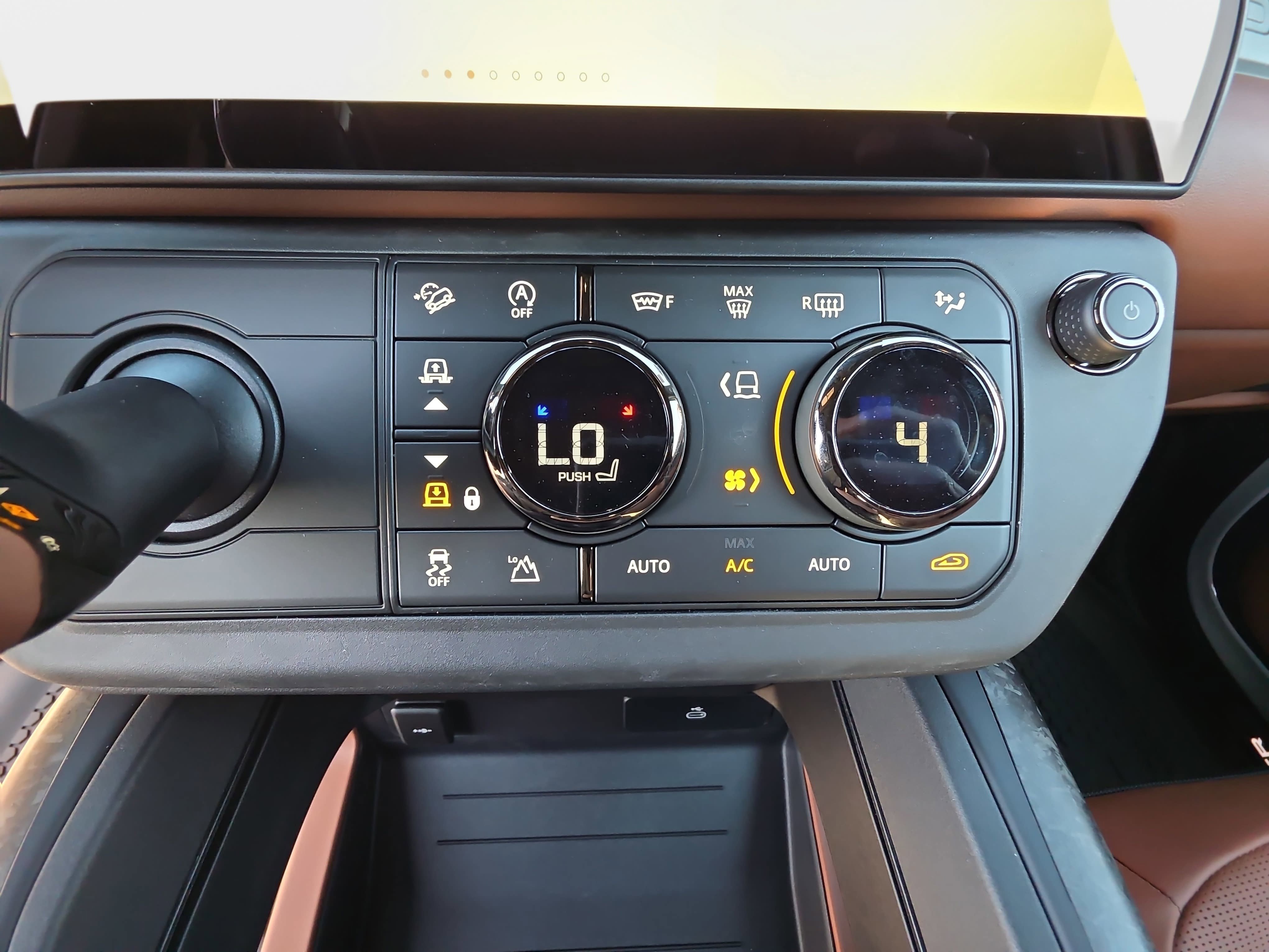 New 2026 Land Rover Defender 110 OCTA AWD/4WD image 20