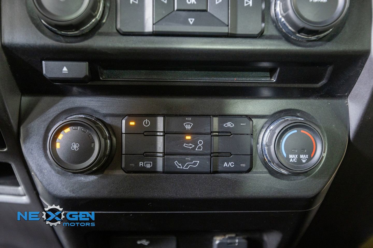 Used 2016 Ford F150 XLT w/ Equipment Group 301A Mid AWD/4WD image 19