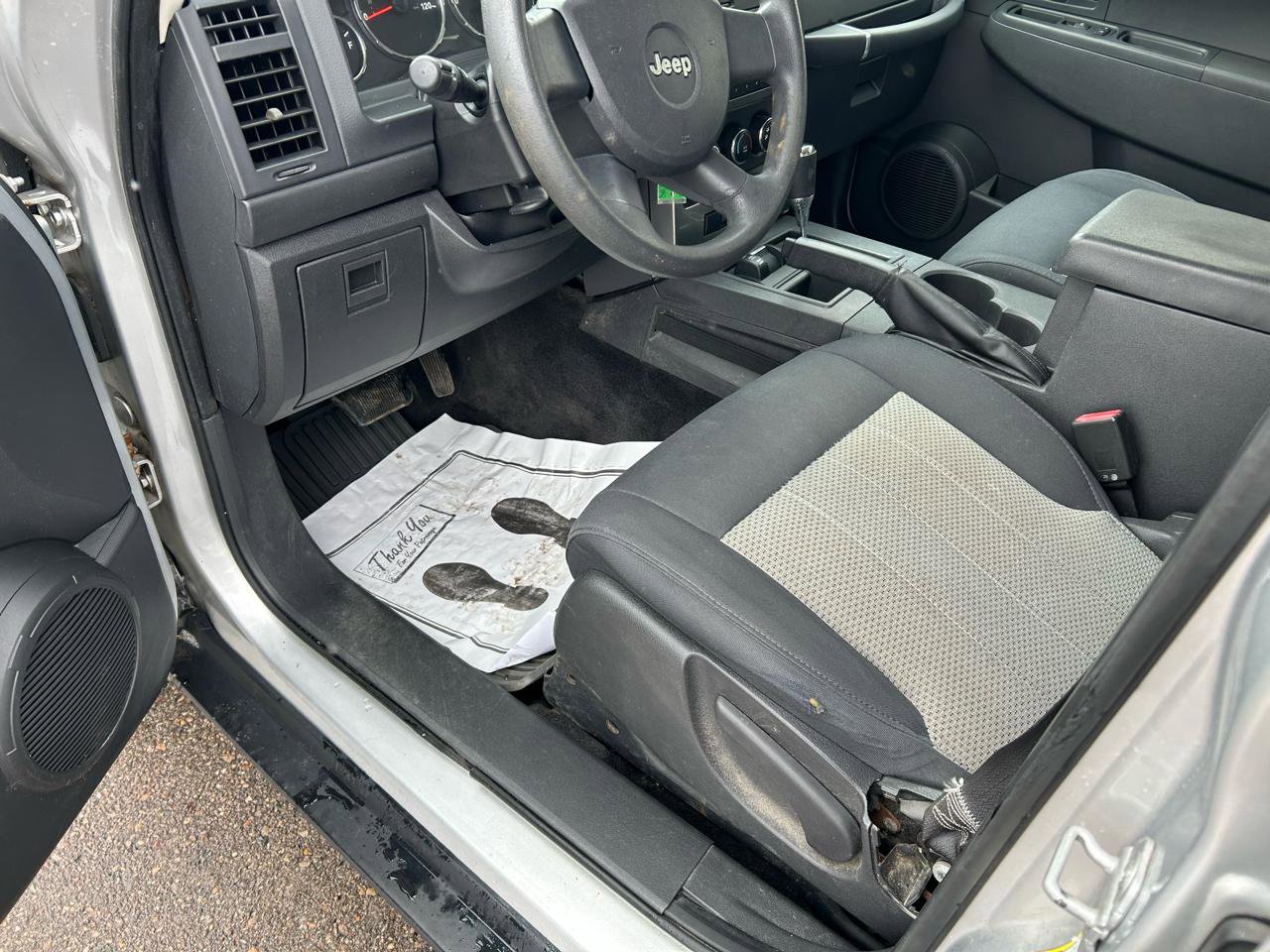 Used 2010 Jeep Liberty Sport image 10