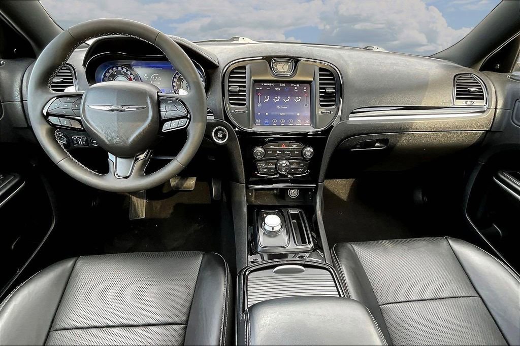 Used 2023 Chrysler 300 S w/ Comfort Group RWD image 9