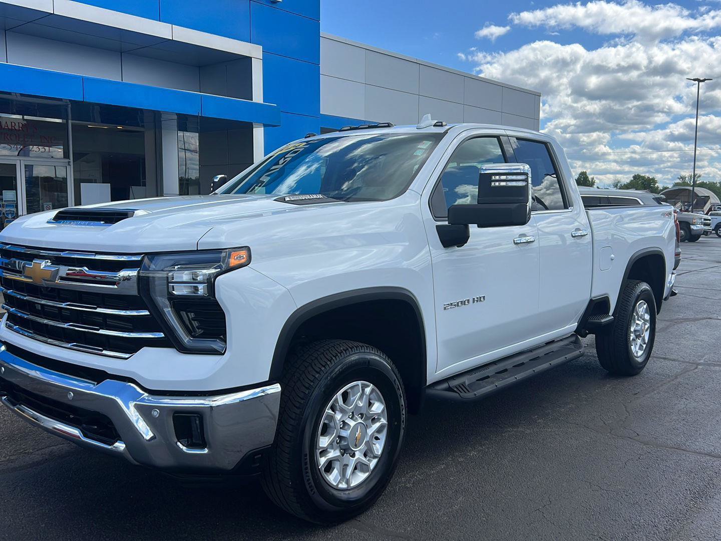 Used 2024 Chevrolet Silverado 2500 LTZ w/ LTZ Plus Package AWD/4WD image 4