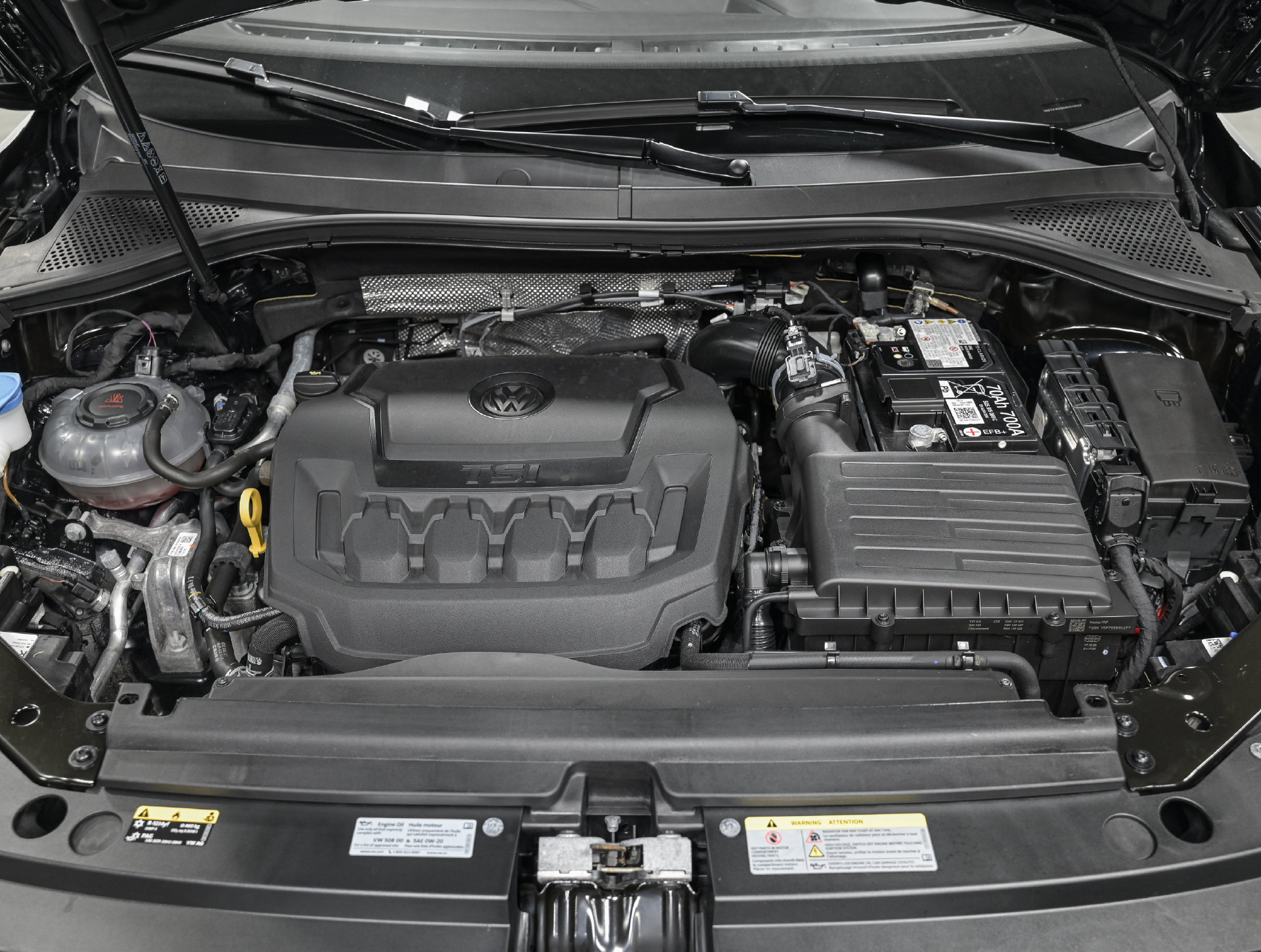 Used 2024 Volkswagen Tiguan SE R-Line AWD/4WD image 11