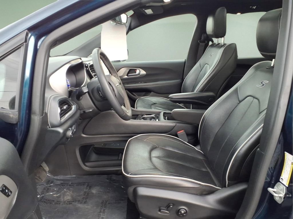 Used 2024 Chrysler Pacifica Premium FWD image 4