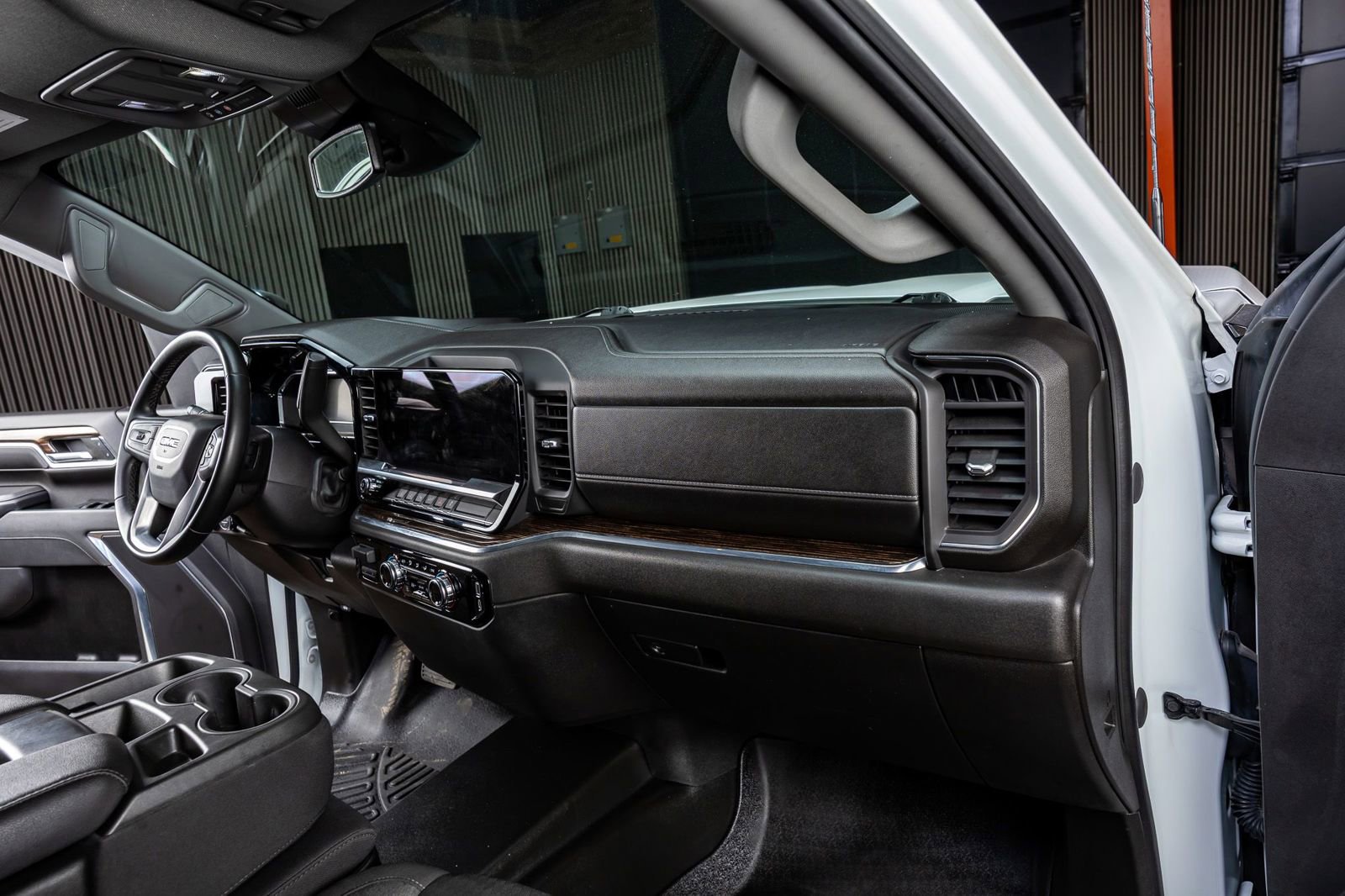 Used 2024 GMC Sierra 3500 SLE image 18