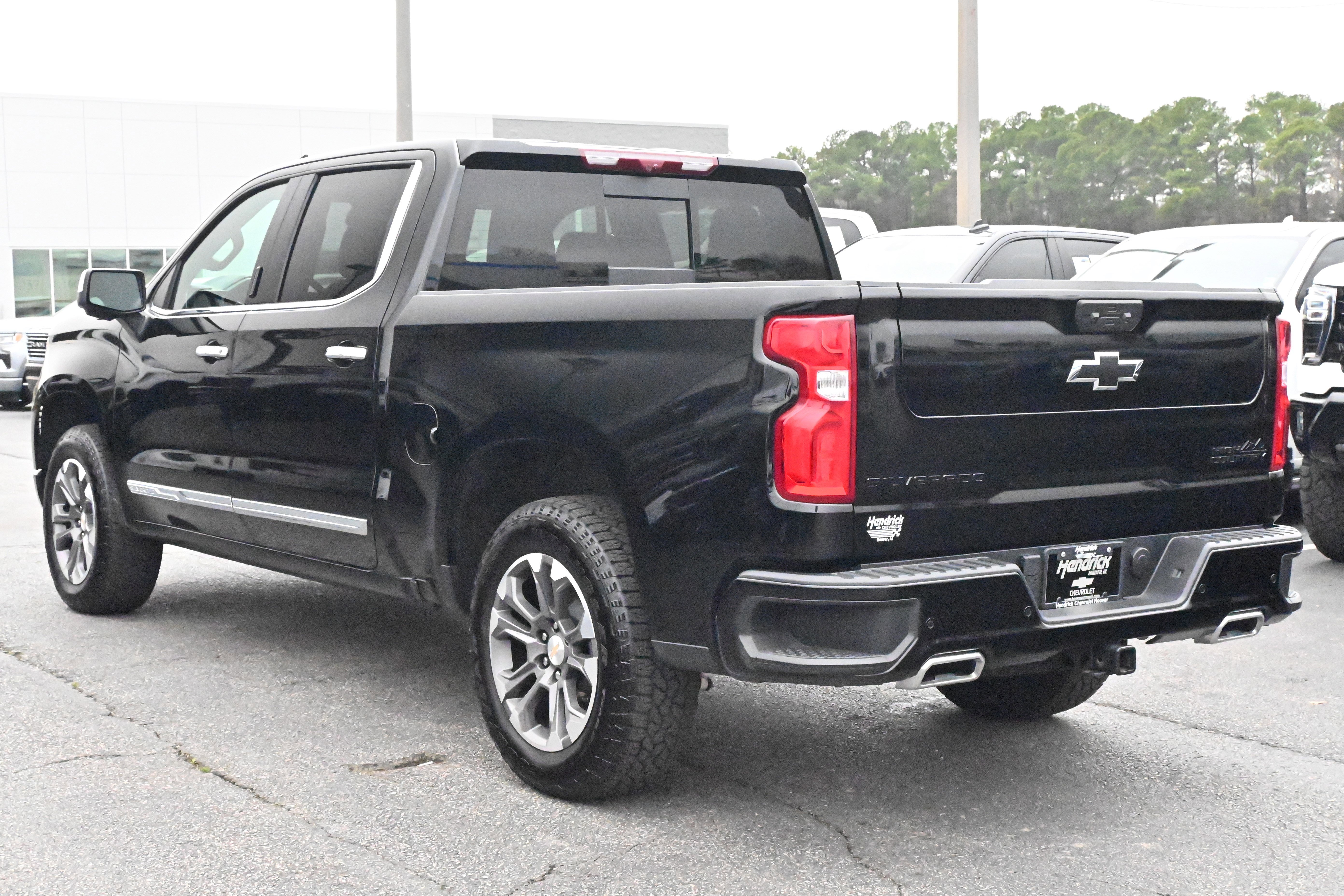 Used 2025 Chevrolet Silverado 1500 High Country w/ Technology Package image 12